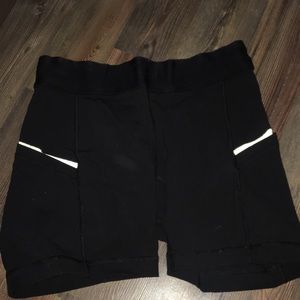 lululemon spandex shorts with pockets